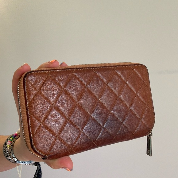 SOLD ๐ซ Chanel Classic Zip around Wallet ๐ซ - Picture 3 of 12